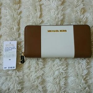 Michael Kors jet set purse/clutch
